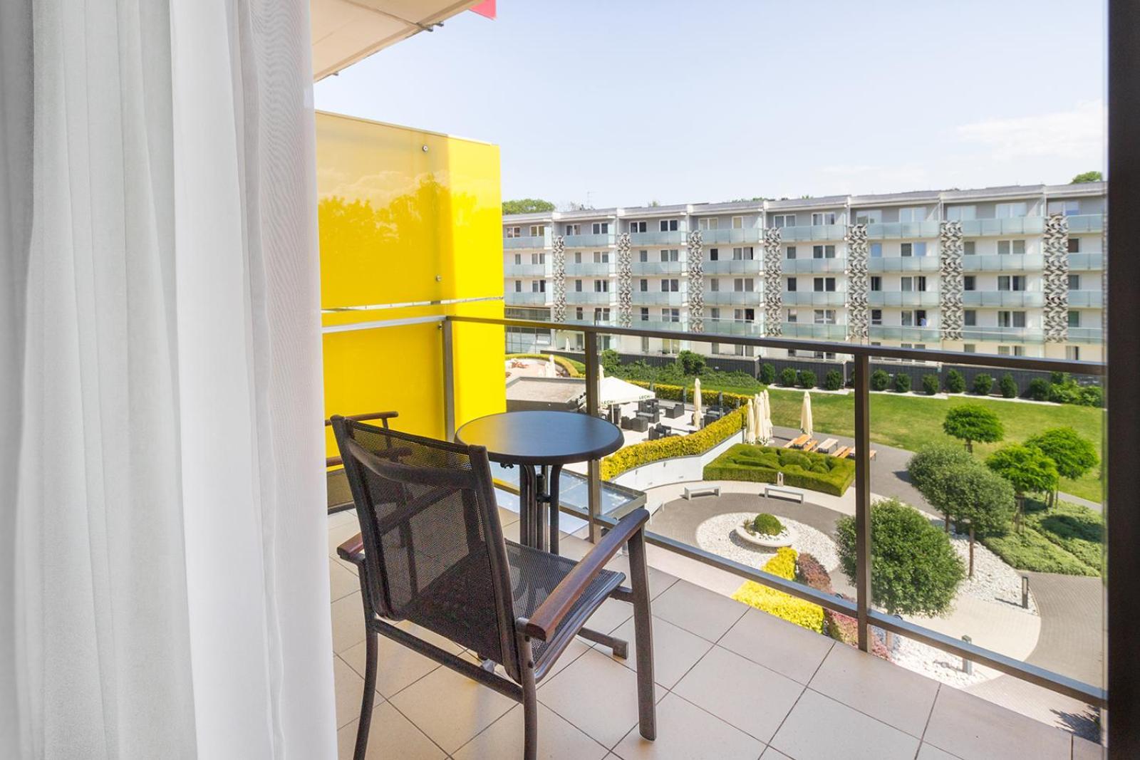 Hotel Aquarius Spa Kołobrzeg Exterior foto A balcony